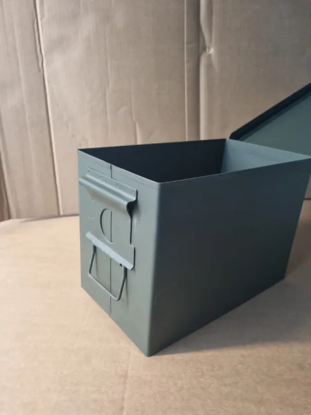 2 Cajas munición ejército (vacias) estancas.