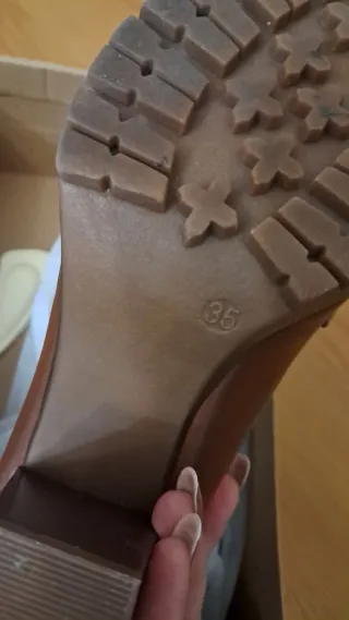 Zapatos de tacón marrones para mujer