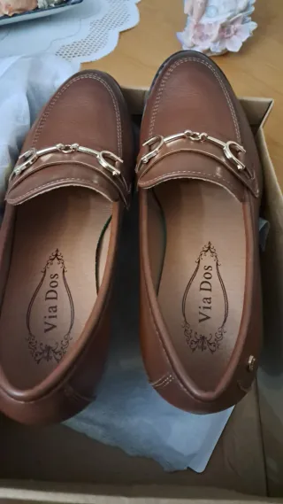 Zapatos de tacón marrones para mujer