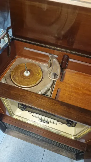 Mueble radio tocadiscos telefunken "beethoven 58"