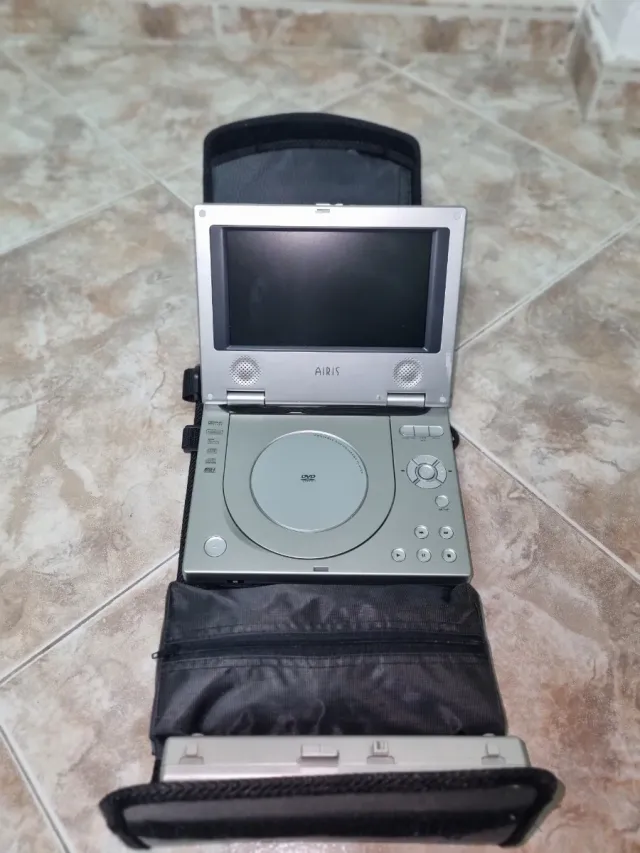 Reproductor DVD Airis + 2 Películas