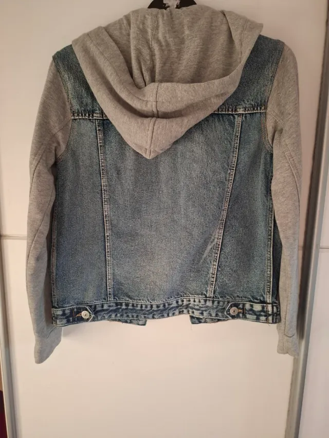 Cazadora vaquera Lefties con capucha