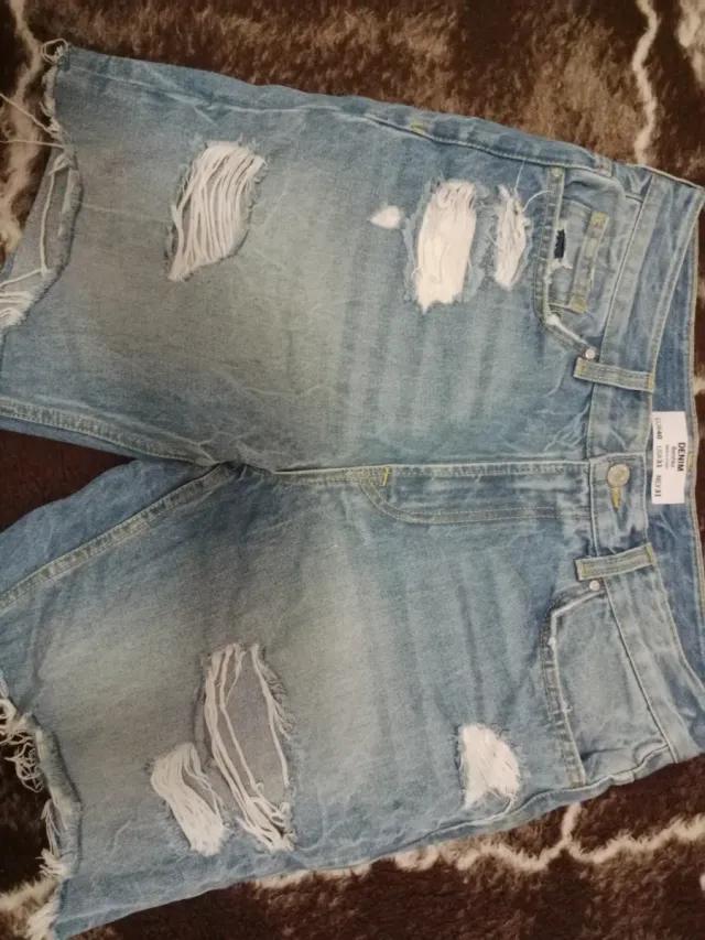 Pantalón corto denim hombre desgastado