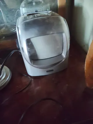 Televisor Portátil Antiguo Gris