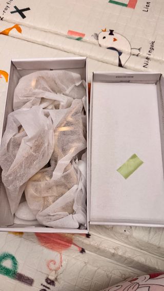 Zapatos de tacón dorados mujer