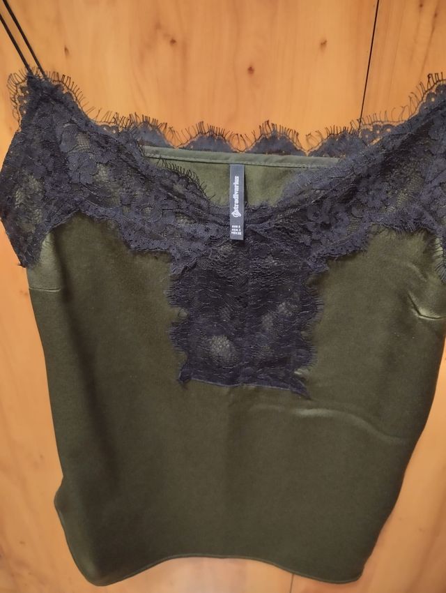 Blusa Stradivarius encaje verde talla S