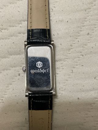 Reloj Waldorf Rectangular Plata y Negro