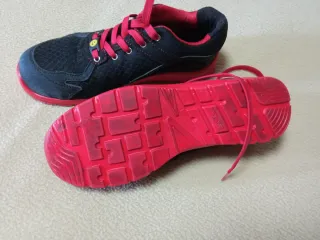 Zapatillas Sparco con puntera de seguridad.