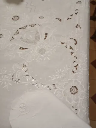 Mantelería muy bordada amano nueva