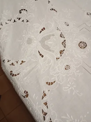 Mantelería muy bordada amano nueva