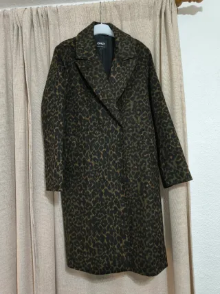 Abrigo oversize leopardo ONLY. Talla grande