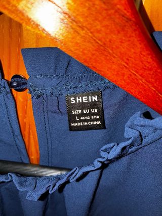 Blusa Shein azul marino con cuello volantes
