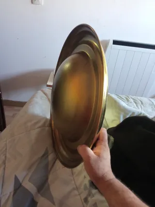 Caldero de latón con asas