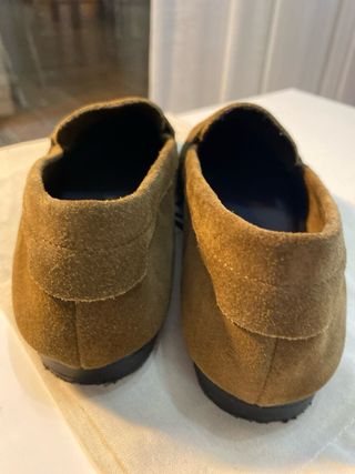 Mocasines de piel marrón mujer Zara.