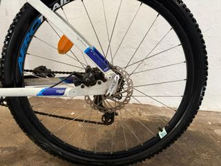 Bicicleta B-Twin Blanca y Azul