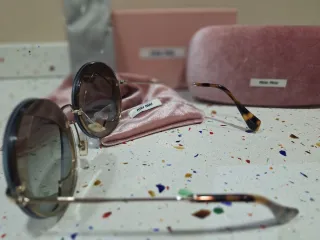 Gafas de sol Miu Miu Corazón Gris y Dorado