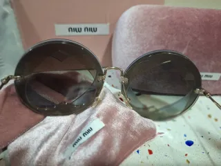 Gafas de sol Miu Miu Corazón Gris y Dorado