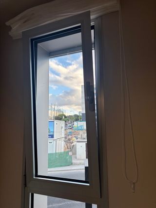 Ventana aluminio abatible doble cristal