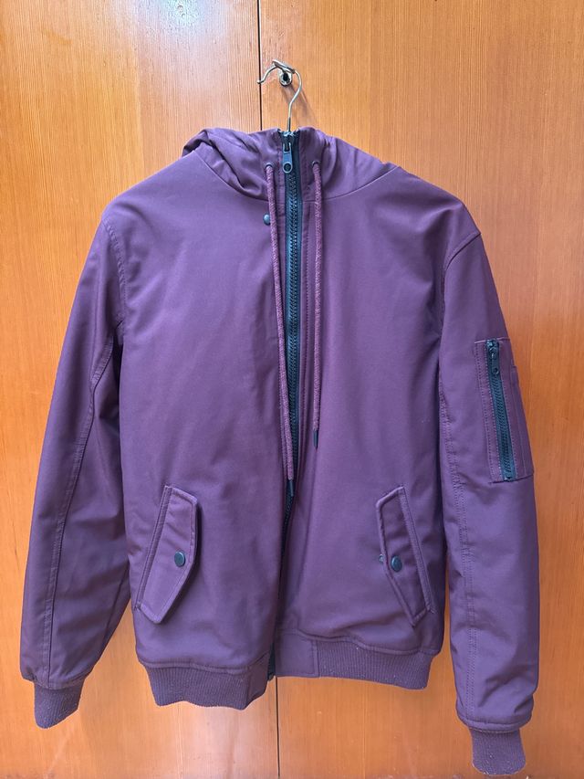 Chaqueta impermeable Bomber Bershka vinotinto