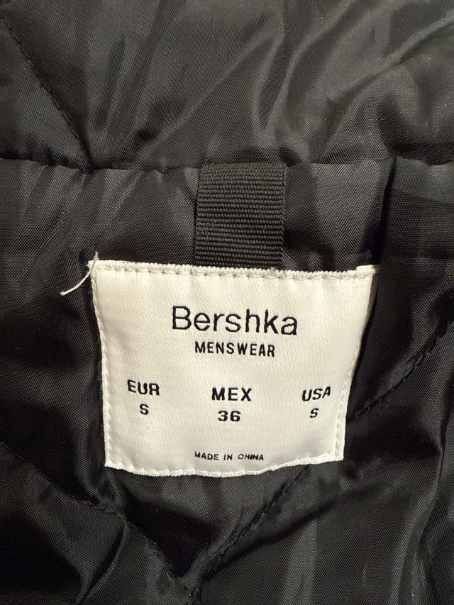 Chaqueta impermeable Bomber Bershka vinotinto