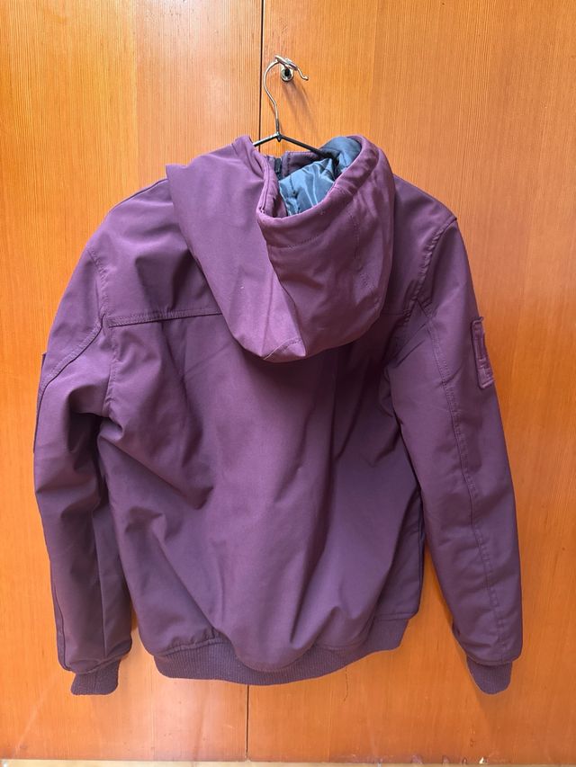 Chaqueta impermeable Bomber Bershka vinotinto