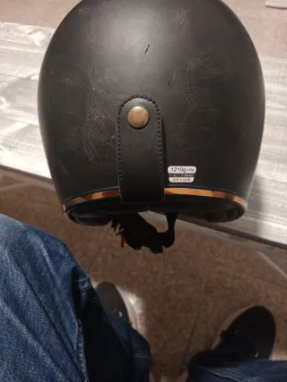 Casco de moto bronce negro ,buen estado