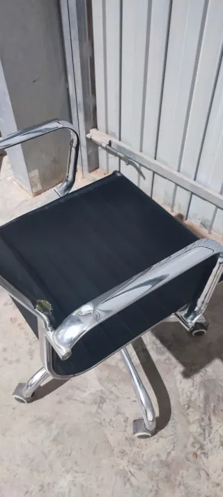 Silla de oficina negra acero inoxidable