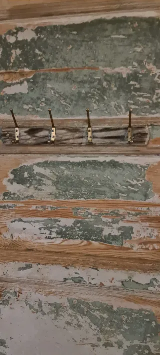 Puerta antigua  desgastada medidas 74 por 213