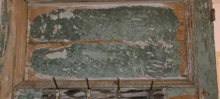 Puerta antigua  desgastada medidas 74 por 213