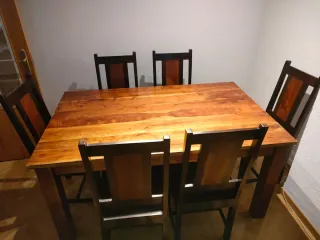 Mesa de comedor extensible de madera + seis sillas