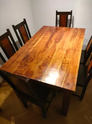 Mesa de comedor extensible de madera + seis sillas