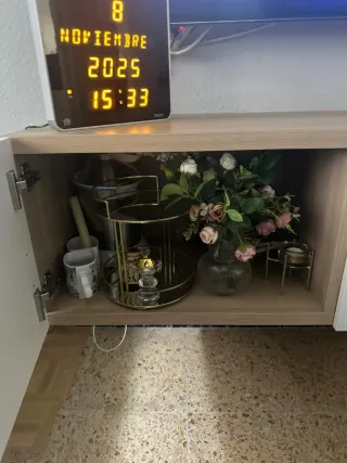 Mueble TV madera y blanco