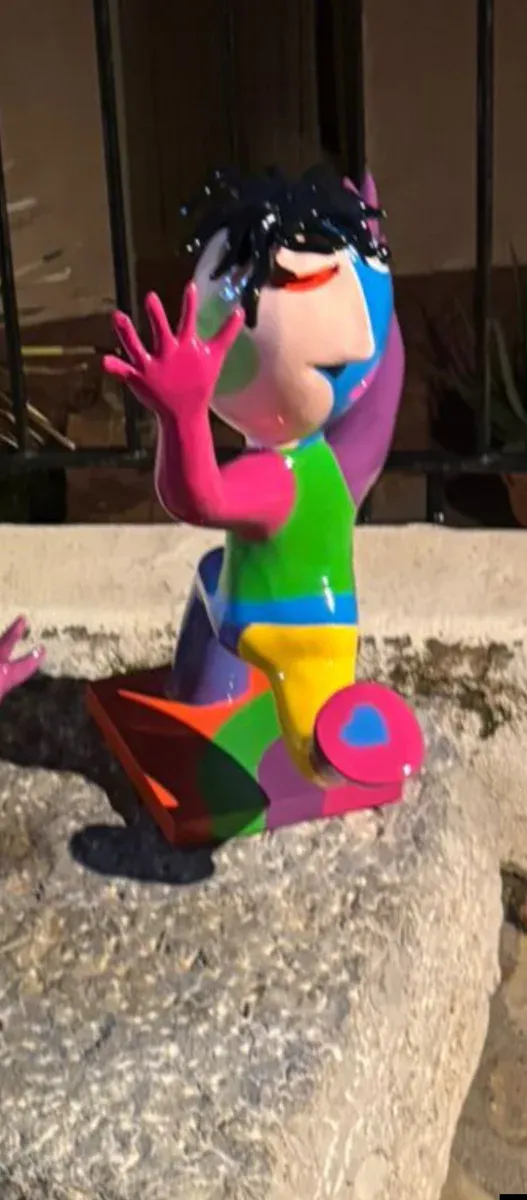 Escultura Ripolles colorida