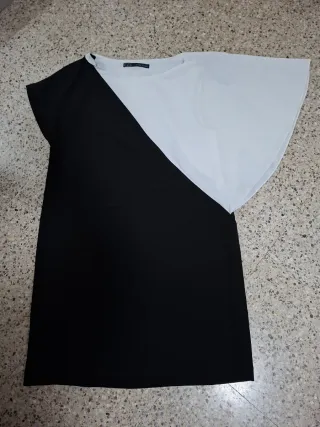 Vestido negro y blanco asimétrico