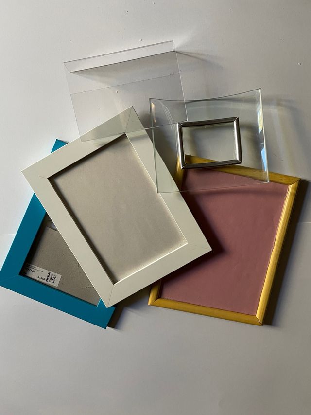 5 Marcos de fotos varios colores y materiales