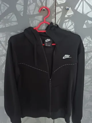 Sudadera Nike Negra con Cremallera y Capucha