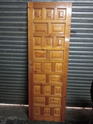 Puerta de pino para vivienda