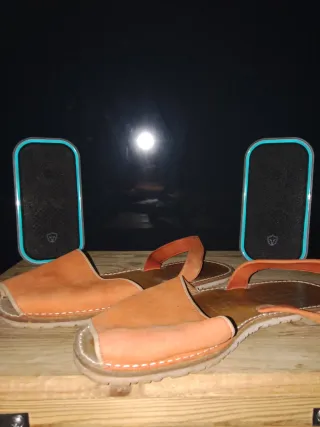 Sandalias naranjas tipo menorquina