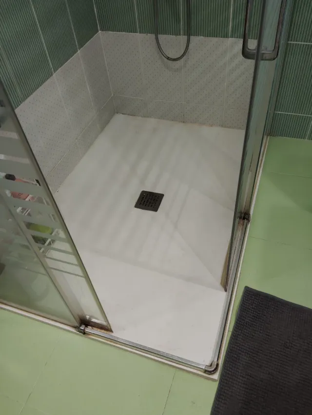 Plato de ducha y mampara corredera