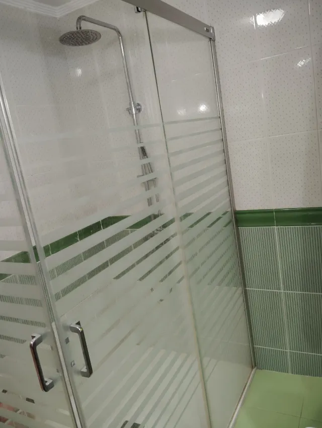 Plato de ducha y mampara corredera