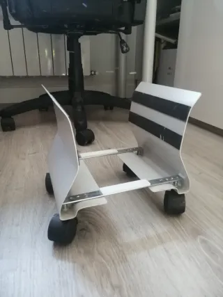 Soporte Torre PC con Ruedas