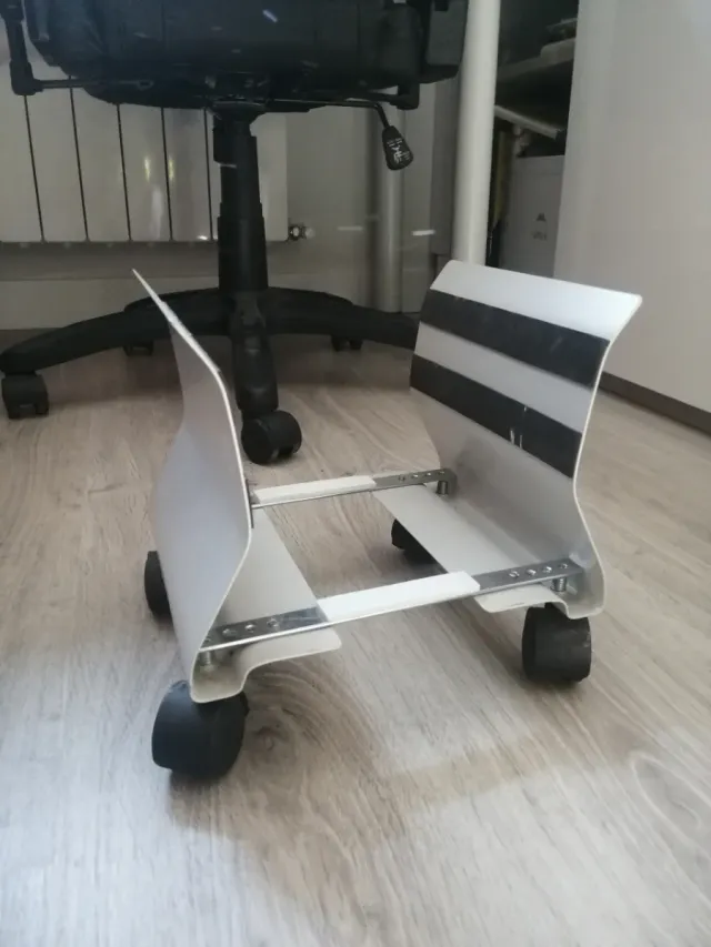 Soporte Torre PC con Ruedas