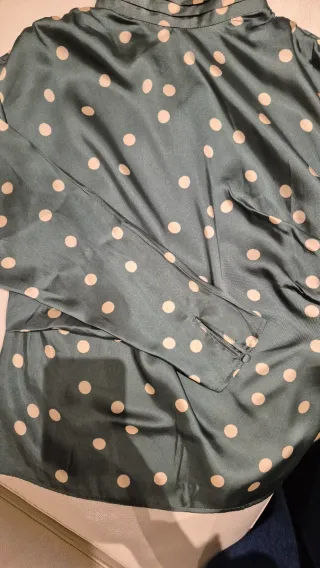 Blusa Zara lunares crema y verde