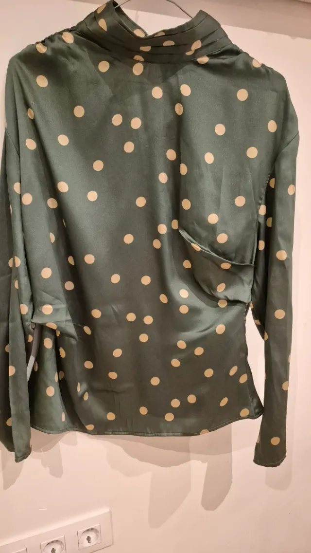 Blusa Zara lunares crema y verde