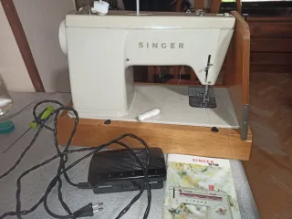 Máquina de coser Singer 518 con maleta