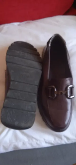 Zapatos marrones de charol, negros y beige