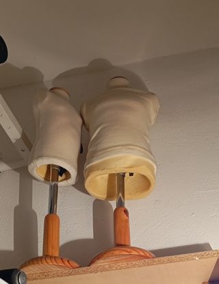 2 Maniquíes Talla Infantil con soporte de madera