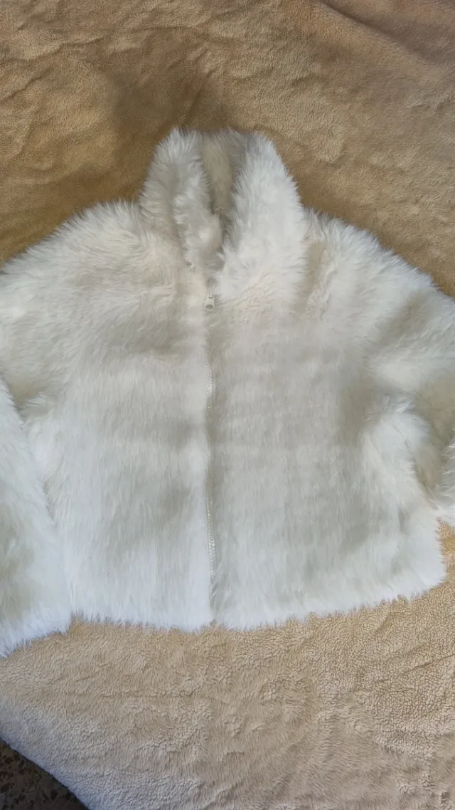 Bershka Chaquetón pelo blanco chica