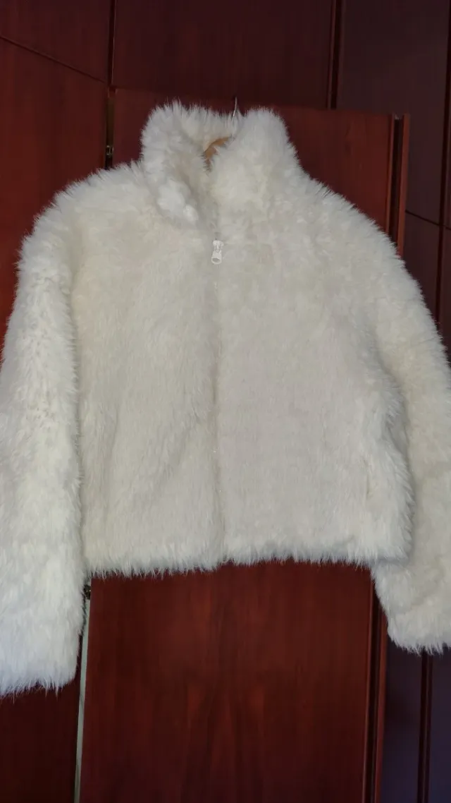 Bershka Chaquetón pelo blanco chica