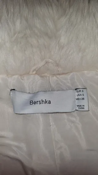 Bershka Chaquetón pelo blanco chica